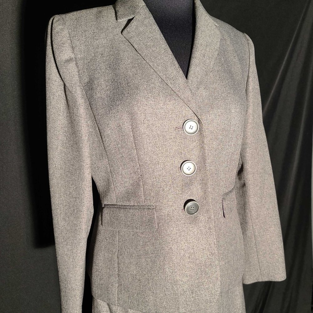 Le Suit Gray Pant Suit